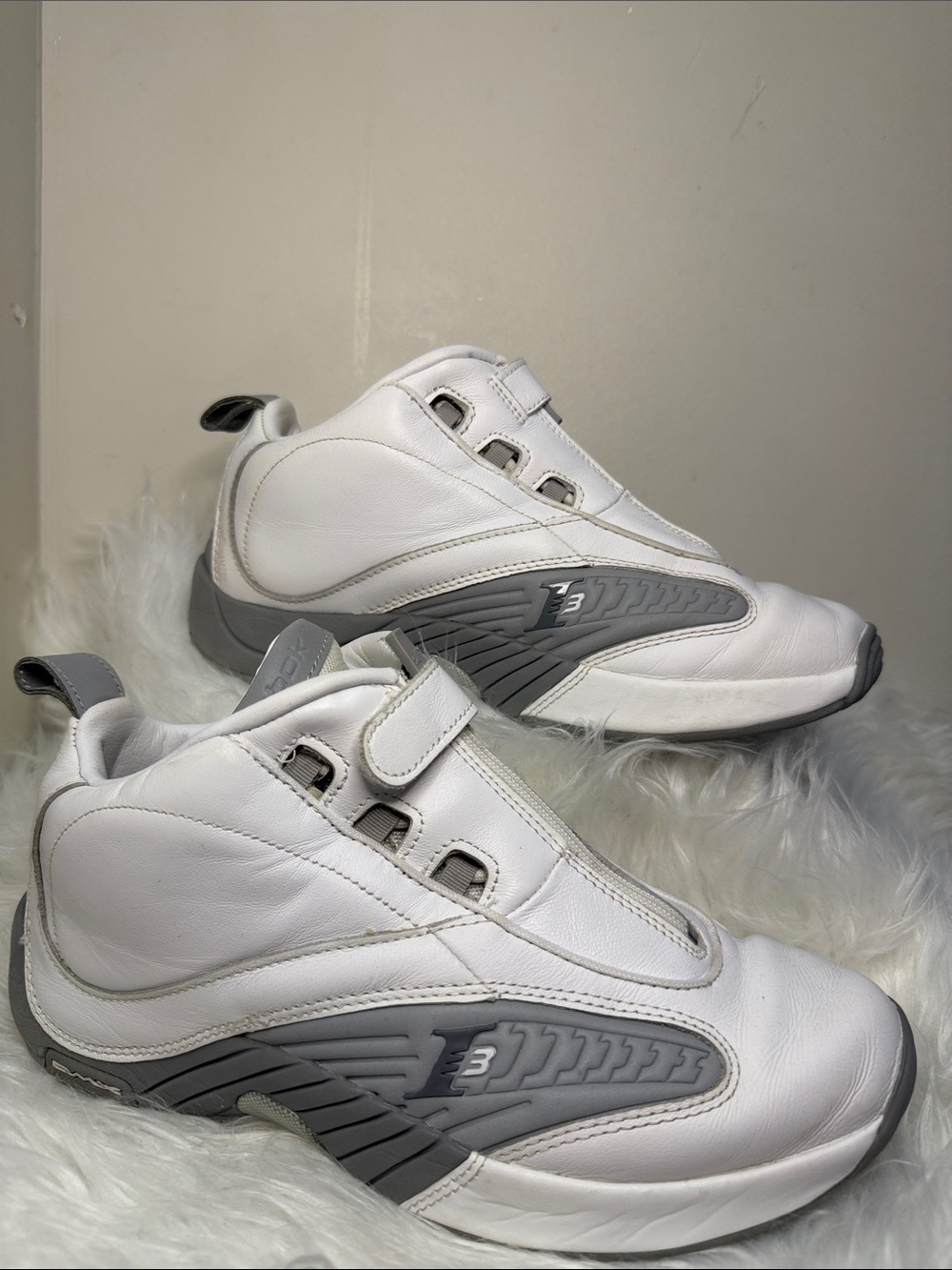 Y2K Reebok Allen Iverson III White and Gray with Strap USA 8/ 26cm